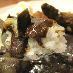 上田カリー - カレーは黒いです。欧風カレーに近いような食材の甘さがあるコクマロタイプ。