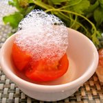 アランチャ - トマト「トマトの上には泡状の塩が！
