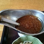 味処 大作 - ニンニクが利いたステーキソース
