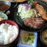 味処 大作 - ハンバーグ定食(エビフライ付き) 900円