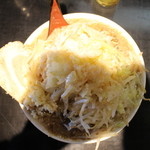 麺家 德 - ラーメン(麺・野菜大盛り無料で790円、真上から[手の影が映っていますね。ゴメン])