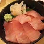 目利きの銀次 - <朝得>まぐろ丼　味噌汁付 <税込>480円　のまぐろ丼拡大(2016.04.16)