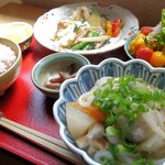 菜つむぎ商店＆ポルカドッツ - やまもり定食