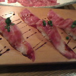 江戸前焼肉 岡本 - 牛の握り