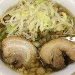 ラーメン二郎 - ラーメン 700円　麺半分・ヤサイ少なめ・ニンニクちょっと・アブラ
