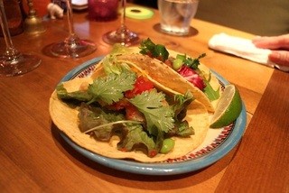 Mexican Dining AVOCADO  - ワカモレシュリンプタコス　　1,000円