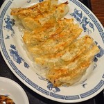 萬来軒 - 大ぶりの餃子