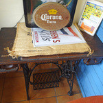 EMPORIO cafe&dining - コーナーに置かれた古いミシン