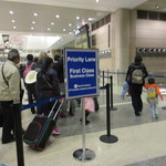 Star Alliance Lounge - 大混雑する国際線ターミナル、プライオリティレーンがなければさらに1時間待ちでした。