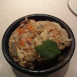 神名備 - 季節のおにぎり \168 「おにぎり」よりも「小炊き込みごはん」ってイメージですね。毎月変わりますが、いつもウマイです♪