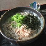蕎麦湯のなかに蕎麦