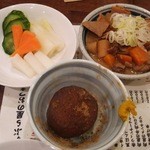 お新香、モツ煮、おでん大根