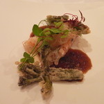 レストラン　シュバル ブラン - 手長エビとたらの芽のフリット（ドライトマトとエシャロットのソース）