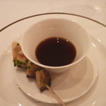 レストラン　シュバル ブラン - アワビと名古屋コーチンのスープ