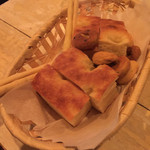 美味しいフォカッチャ＋グリッシーニ＋タラッリ