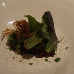 Il Povero Diavolo - 鯨のタルタル、葱・高菜・バーベナ(花)