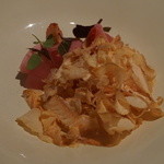 Il Povero Diavolo - サクラマスの燻製、紅しぐれ大根・赤玉ねぎ・苺
      