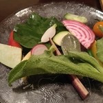 ダイニング ミツバチ - ★バーニャカウダ、半分食べてもこんなにたくさん。。