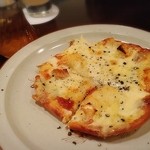 ダイニング ミツバチ - ★４種類のチーズピザ