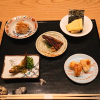 炭火割烹 いふき - 前菜　（車海老のおかき ”煎餅” 揚げ、ドジョウの山椒蒲焼き どじょうの子添え、もろこ の炭火焼、たいらぎ と 筍 炭火焼　海苔と共に、桑名の蛤 寿司）