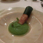 イル ギオットーネ - 大山ブロッコリーきらきらみどりのポタージュ　ヤマトシジミ風味。ウマヅラハギのパイ包み。