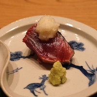 炭火割烹 いふき - 九州産 ヤイト鰹　辛味大根で　塩も良し、醤油も良し　綺麗な脂に、鰹の力強い香りに、鮪ようなの深いコク
                      