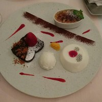 ビストロ ニドワゾォー - デザートの盛り合わせ