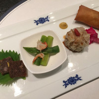 華都飯店 - 点心などの前菜。春巻が揚げたてクリスピーでした。