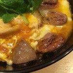 鳥さわっつ - モツ入り親子丼（アップ）