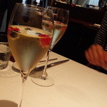 クッチーナ イタリアーナ ガッルーラ - フルーツが入るとさらに美味しいスパークリング