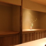 富小路 やま岸 - 店主が生けたお茶花