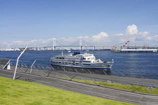 ROYAL WING - 横浜港を周遊するエンターテイメントレストラン船