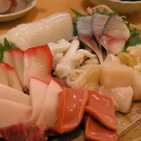鮨処いちい - 鯨ベーコン・ホタテ・ツブ貝・イカ・鯖