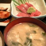 魚亀 - 毎朝、築地から仕入れた新鮮な魚の定食 1000円 08/18版