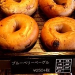 ピアーズカフェ - ブルーベリーベーグル250円