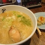 帯広ロッキー - 餃子と比較、かにみそラーメンジャンボサイズ