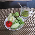 茶房 草ぼうぼう - コースの｢朝採り野菜のサラダ｣です。