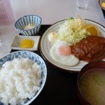 ドライブイン藤原駅 - ハンバーグ定食