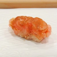 鮨 大門 - おまかせ⑤甘海老の昆布締め。