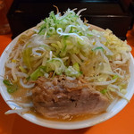 盛りのボリュームは二郎だが、佇まいは全く別物の華麗さ