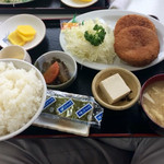 味の福龍 - メンチカツ定食 800円  ボリューミーだよ＾ ＾ちなみに納豆はオーダーまえに却下しました！