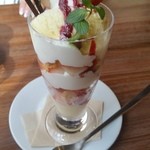 イチゴパフェ