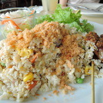 Siloso Beach Resort - 料理写真:シンガポールチャーハンとサテ