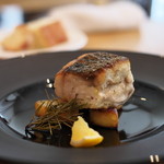 アクアイグニス - イタリアンで出されたさわらのポワレ。その肉厚ぶり。