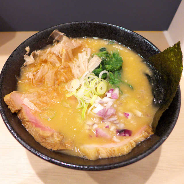 新作の鶏パイタン白醤油ラーメン 柚子しろ は 薄味ポタージュに柚子が香る 女性的印象の一杯 By よい子 上弦の月 蒲田 ラーメン 食べログ 新作の鶏パイタン白醤油ラーメン 柚子しろ は 薄味ポタージュに柚子が香る 女性的印象の一杯 By よい子 上弦の月 蒲田 ラーメン 食べログ