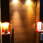 2Fにある入り口　中を窺い知れないのがいい