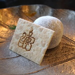 そば茶寮 澤正 - 菓子　（そばの苺餅　そば短冊を添えて）