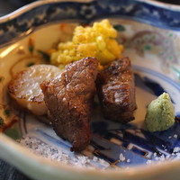 そば茶寮 澤正 - 強肴　（近江和牛 ひと口ステーキと帆立貝柱の炙り）