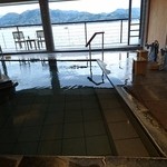 望湖楼 - 露天風呂から見える東郷湖　お客様がいなくなった瞬間に、大急ぎで撮影～(笑)