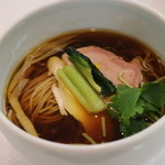 Japanese Ramen Noodle Lab Q - 清湯醤油ラーメン